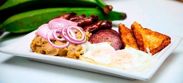 Mangu menu Bonao con Clase